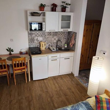 Lovely Fully-Equipped Studio In Tisa Village. Rocks Only 5 Minutes Walk מראה חיצוני תמונה